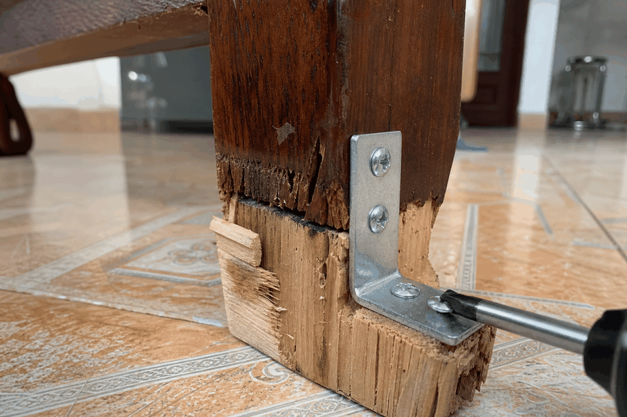 chân sofa bị gãy lung lay cần sửa khung