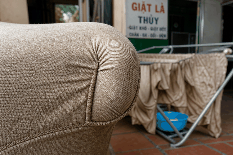 giặt vỏ bọc sofa tháo rời phơi sau giặt