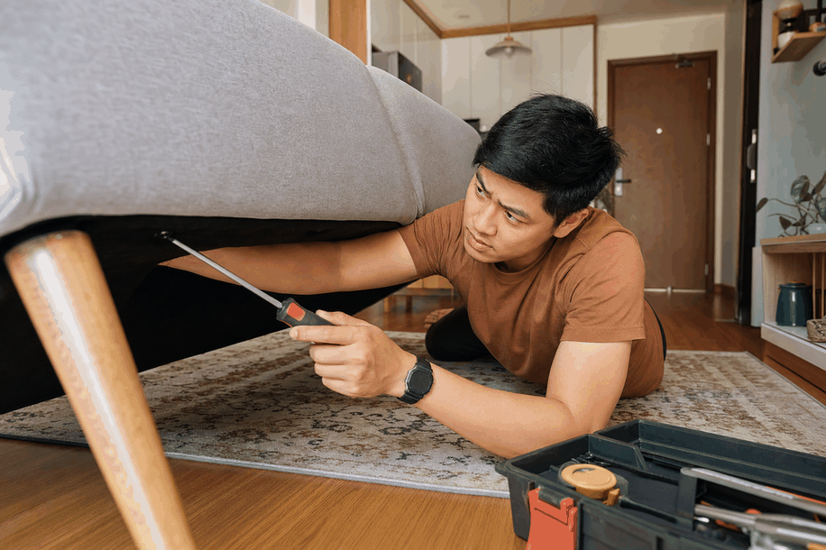 sofa kêu cọt kẹt khi ngồi cần siết khung
